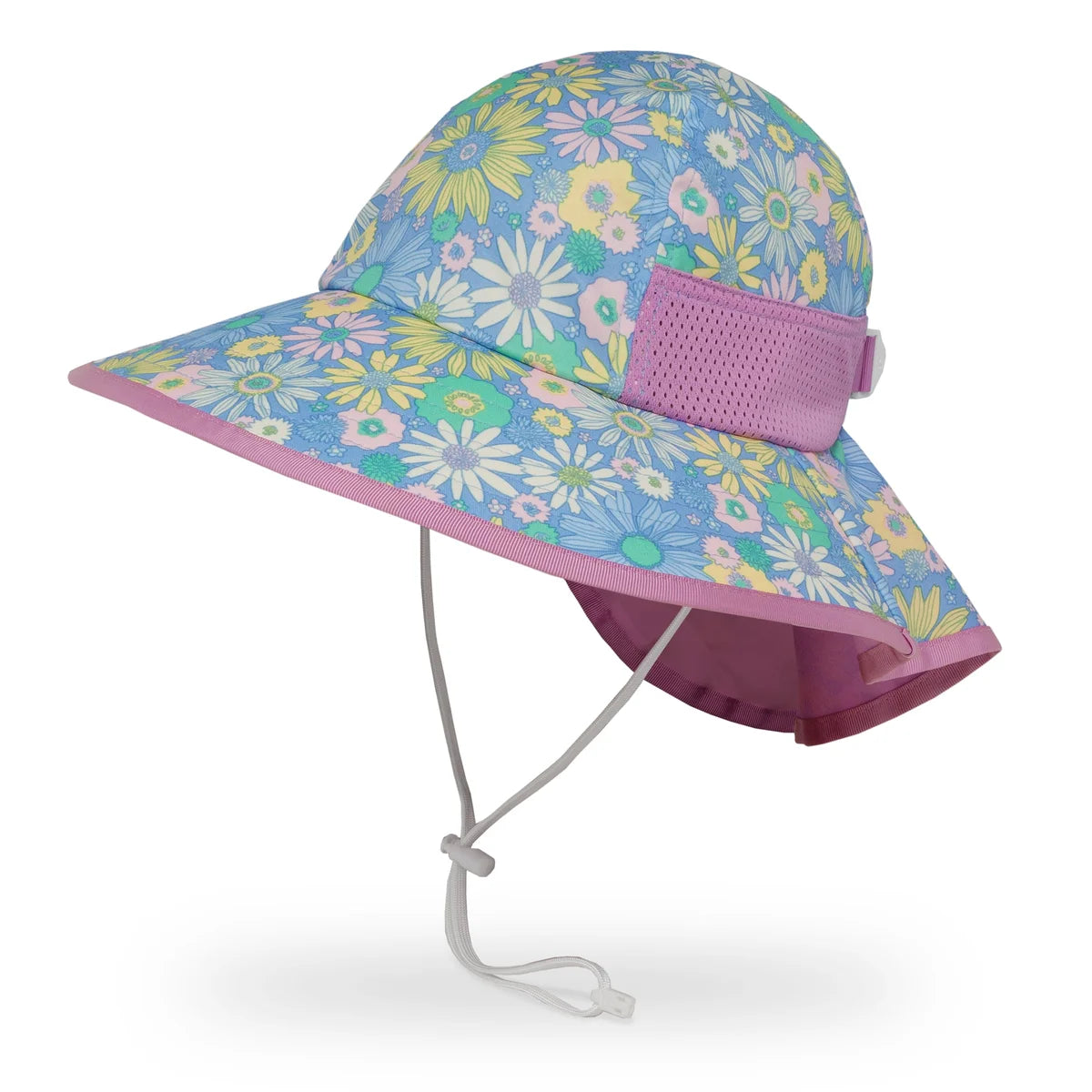 Front view of Sunday Afternoons Kids Play Hat with sun-protective neck cape and breakaway chinstrap – Daisies | KPHDAI
